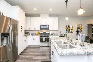 Photo #3: 2239163 Listing