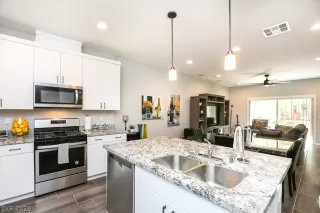 Photo #4: 2239163 Listing