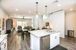 Photo #6: 2239163 Listing