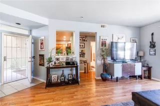 Photo #2: 2239211 Listing