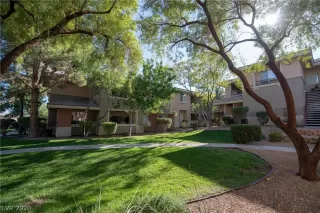 Photo #5: 2239217 Listing