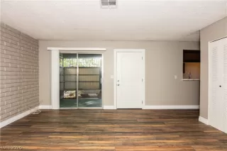 Photo #5: 2239282 Listing 