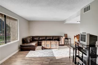 Photo #3: 2239294 Listing