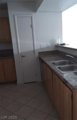 Photo #5: 2239366 Listing