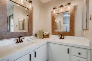 Photo #6: 2239382 Listing 