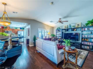 Photo #4: 2239438 Listing