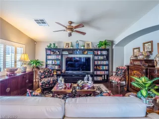 Photo #6: 2239438 Listing