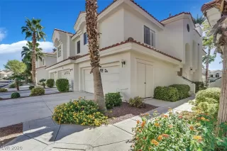 Photo #1: 2239449 Listing