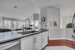 Photo #4: 2239449 Listing