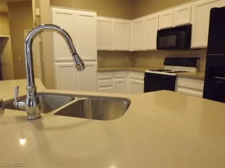 Photo #3: 2239498 Listing 
