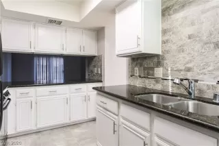 Photo #5: 2239516 Listing 