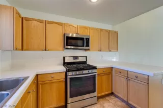 Photo #5: 2239581 Listing