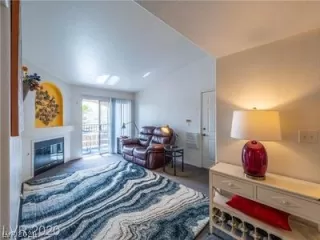 Photo #3: 2239609 Listing