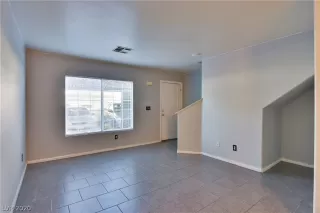 Photo #4: 2239671 Listing