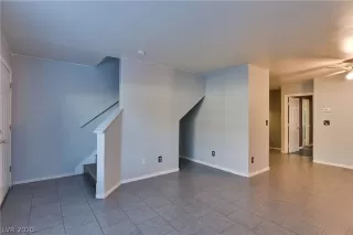 Photo #5: 2239671 Listing