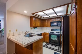 Photo #5: 2239687 Listing 