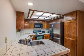 Photo #6: 2239687 Listing 