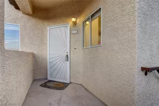 Photo #3: 2239698 Listing