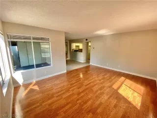 Photo #6: 2239700 Listing 