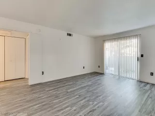 Photo #2: 2239701 Listing