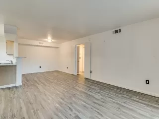 Photo #3: 2239701 Listing