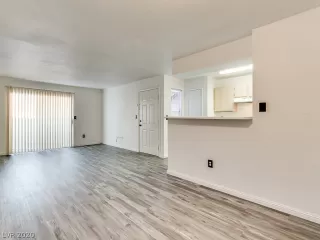 Photo #5: 2239701 Listing