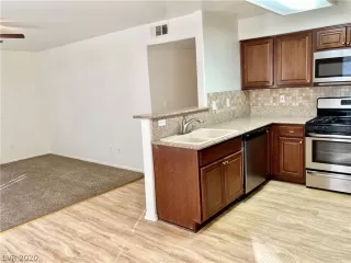 Photo #5: 2239818 Listing