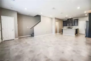 Photo #5: 2239878 Listing