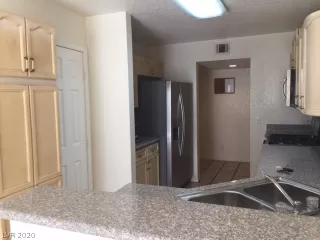 Photo #5: 2239881 Listing