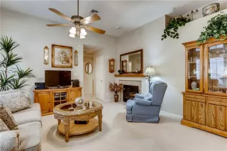 Photo #4: 2239886 Listing