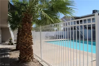 Photo #5: 2239887 Listing 