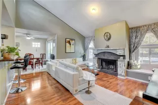 Photo #1: 2239952 Listing