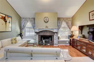 Photo #2: 2239952 Listing