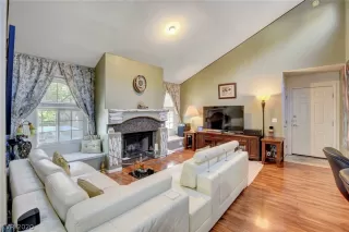 Photo #3: 2239952 Listing