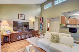 Photo #4: 2239952 Listing