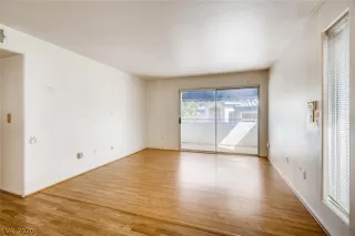 Photo #2: 2240000 Listing