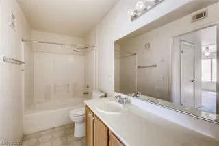 Photo #6: 2240000 Listing