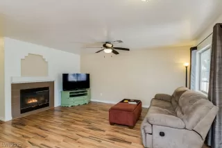 Photo #2: 2240001 Listing