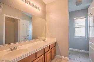 Photo #6: 2240107 Listing 