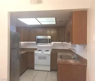 Photo #5: 2240111 Listing