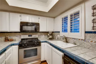 Photo #3: 2240146 Listing 