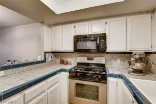 Photo #4: 2240146 Listing 