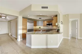 Photo #5: 2240169 Listing