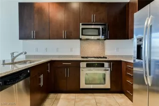 Photo #3: 2240195 Listing