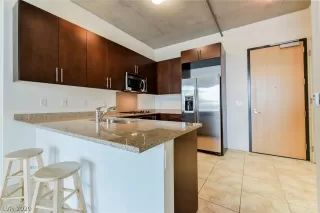 Photo #5: 2240195 Listing