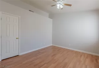 Photo #4: 2240201 Listing