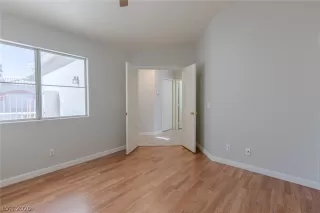 Photo #5: 2240201 Listing