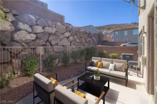 Photo #5: 2240331 Listing