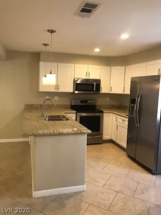 Photo #3: 2240381 Listing