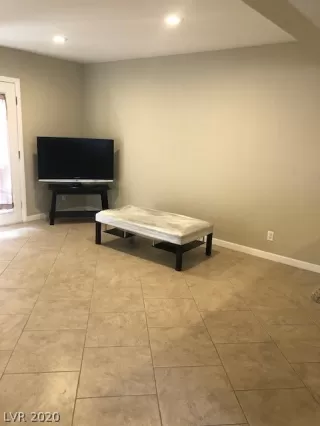 Photo #4: 2240381 Listing